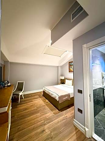 Standard  Economy King Room without Window