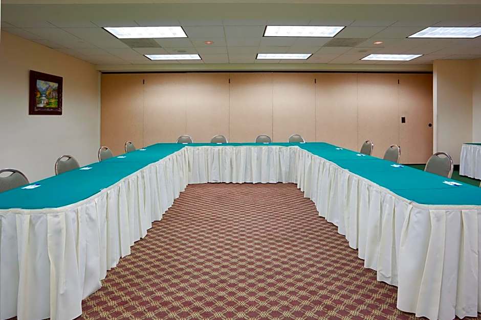 Holiday Inn Express & Suites Tracy By IHG