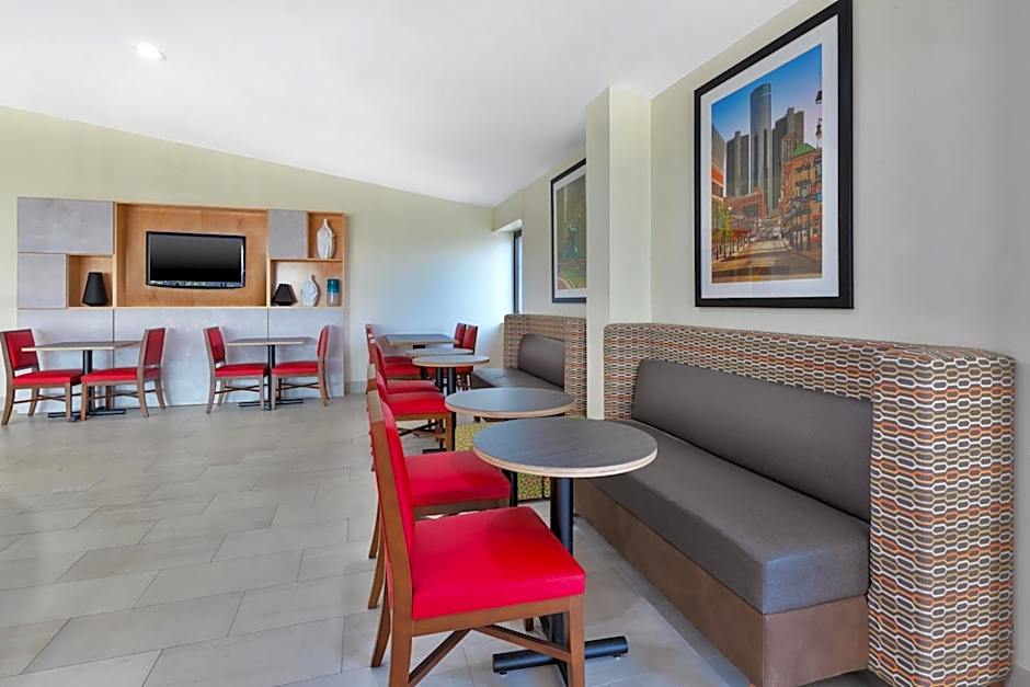 Holiday Inn Express Detroit-Warren/General Motors Technology Center By IHG