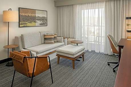 Presidential Suite, 1 Bedroom 2 room Suite, 1 King, Sofa bed