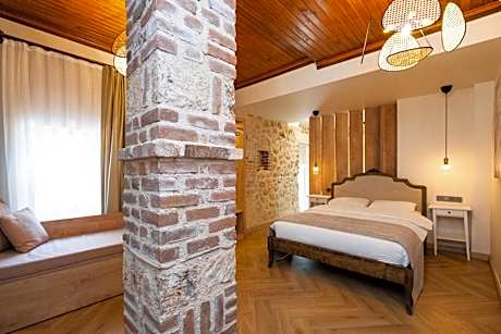 Deluxe Suite with Spa Bath