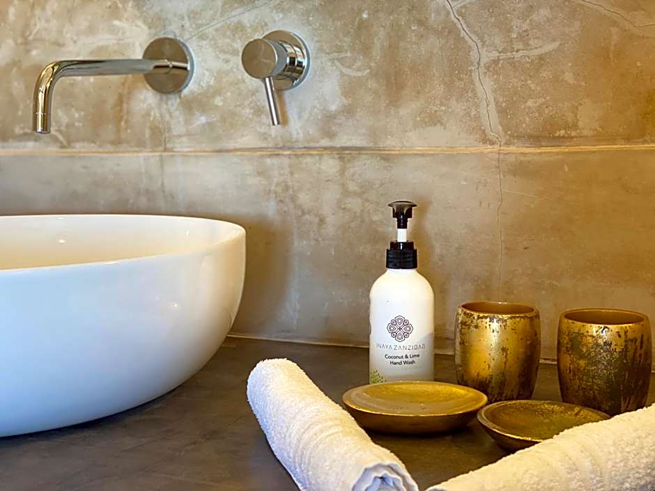 Joya' Beach Suites & Villa