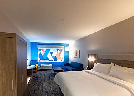 1 King Bed Suite Comm Accessible