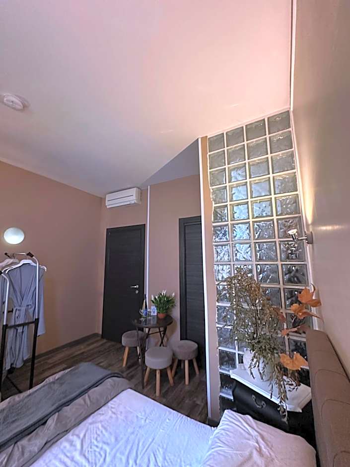 Candia Rooms