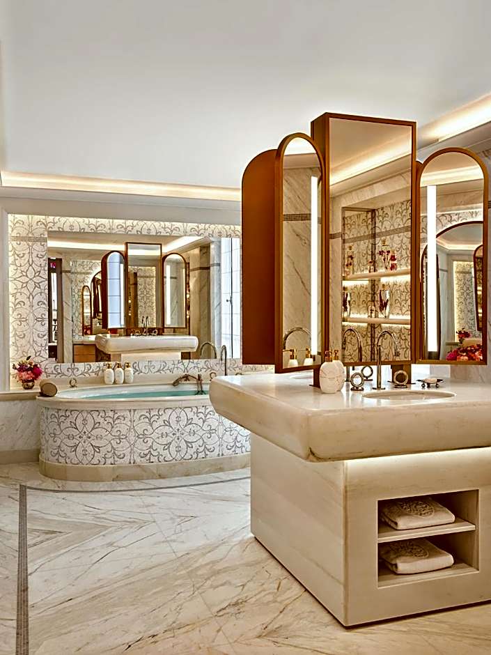 Hotel Plaza Athenee - Dorchester Collection