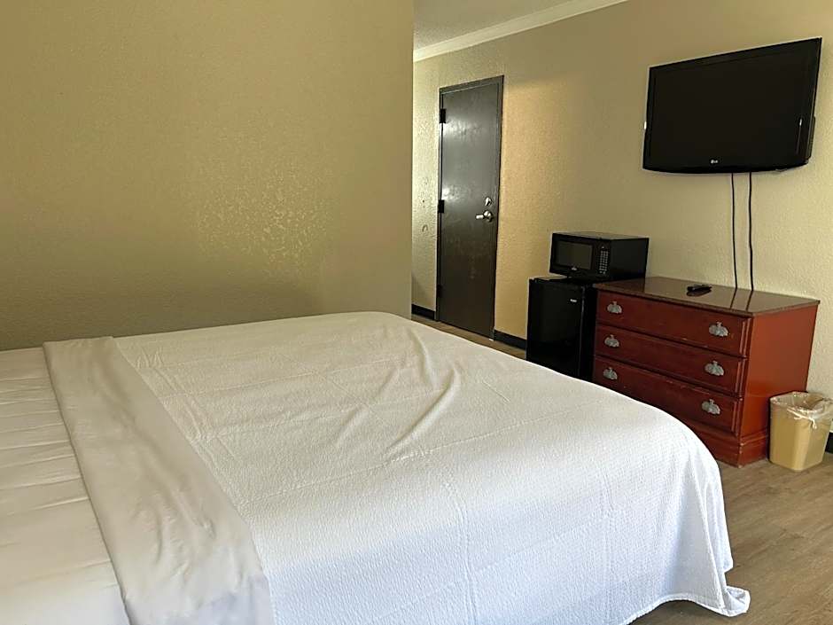 Days Inn by Wyndham Hinesville Near Fort Stewart