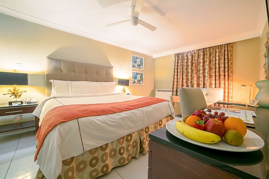 TRYP by Wyndham Aruba Adults Only Hotel