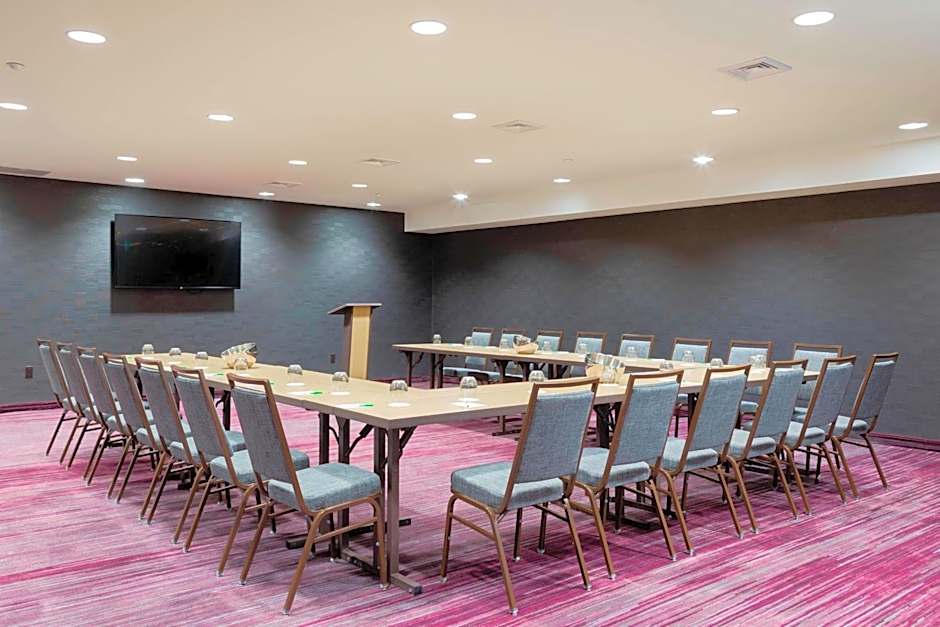 Courtyard by Marriott New York Queens/Fresh Meadows