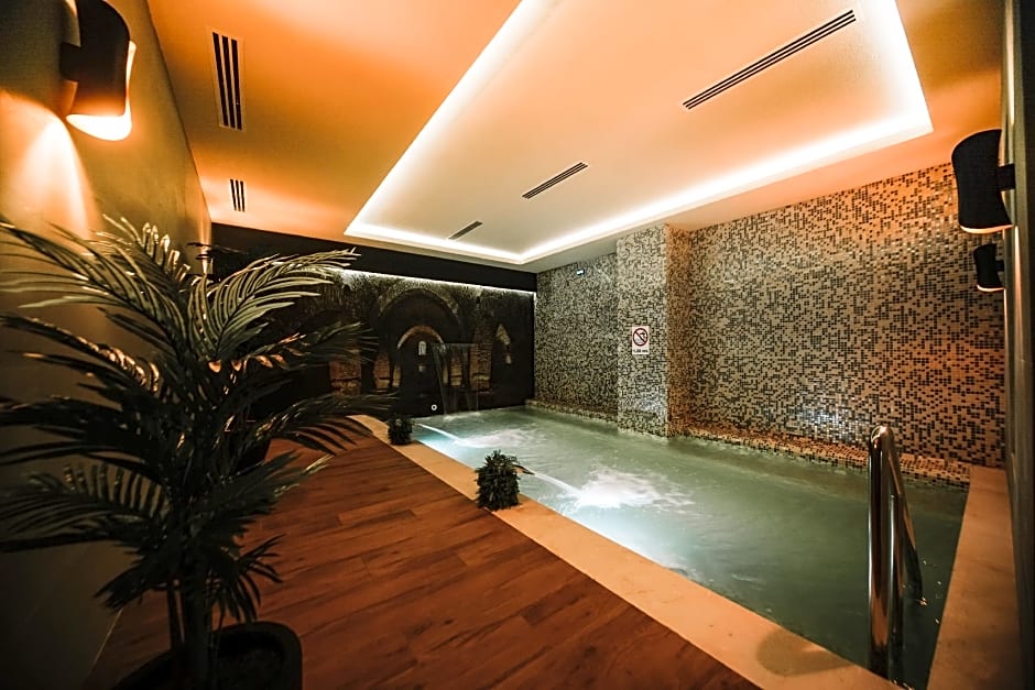 Almira Hotel
