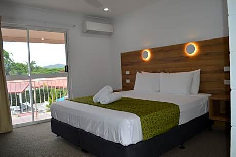 King Suite with Pool View