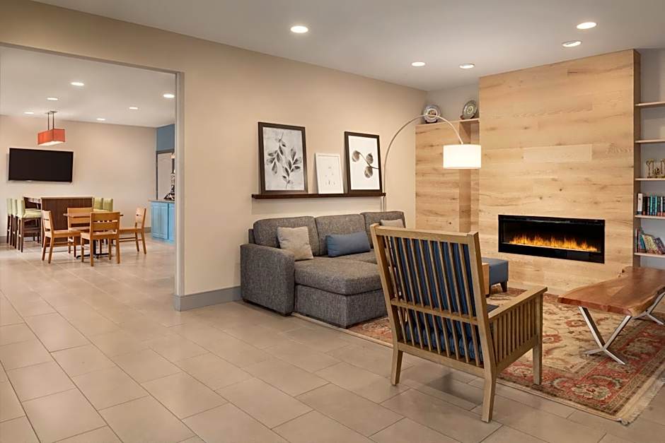Country Inn & Suites by Radisson, Valparaiso, IN