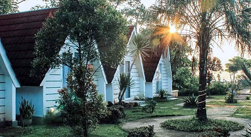 Seaside Villa & Muse Beach Resto