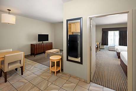 2 Queen Beds One-Bedroom Suite Non-Smoking