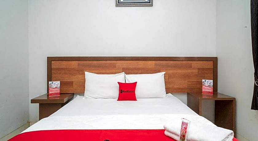 RedDoorz Syariah Near Tugu Dodol Kandangan