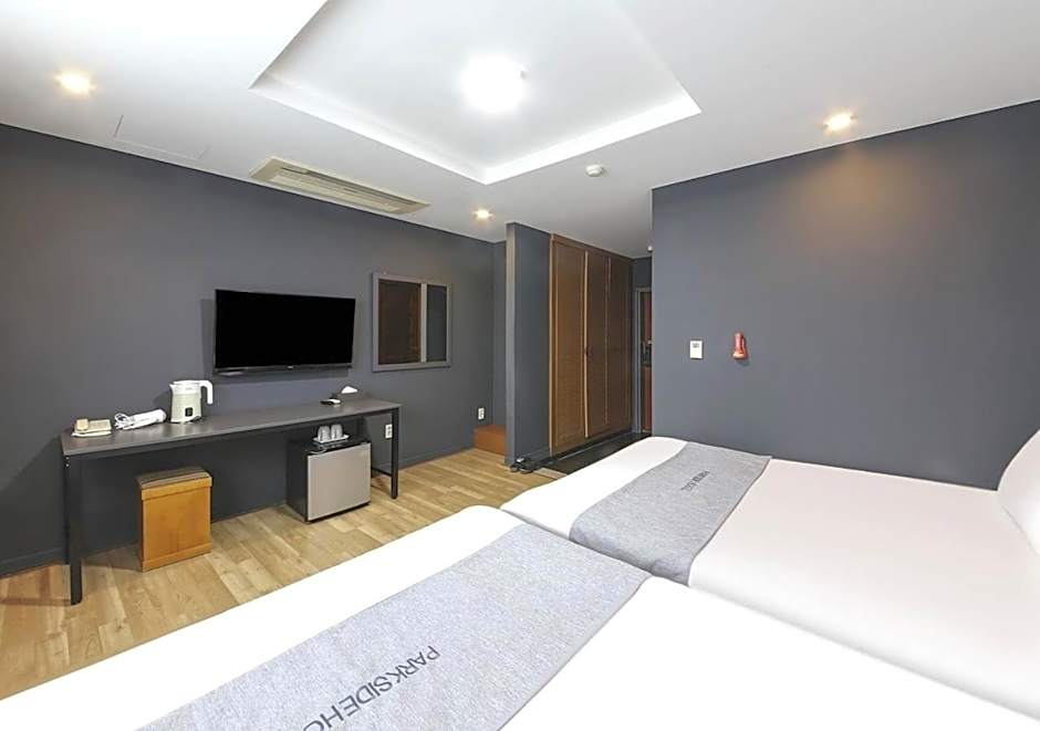 Jeju Parkside Tourist Hotel