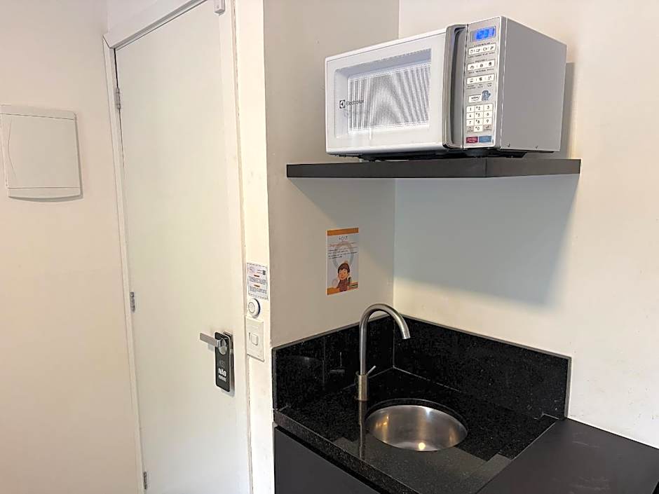 Suite with Hot and Cold Air Conditioning