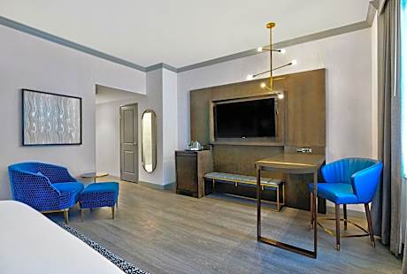 Premier King Room with Sofa Bed - Non-Smoking