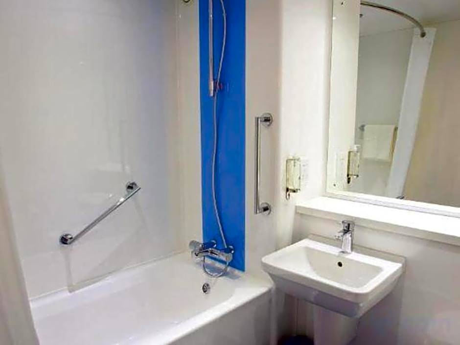 Travelodge Alton Four Marks