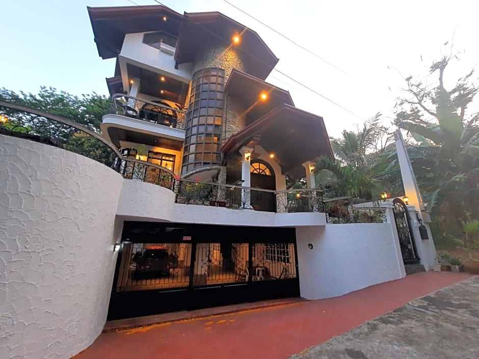 El Castillo Bed and Breakfast