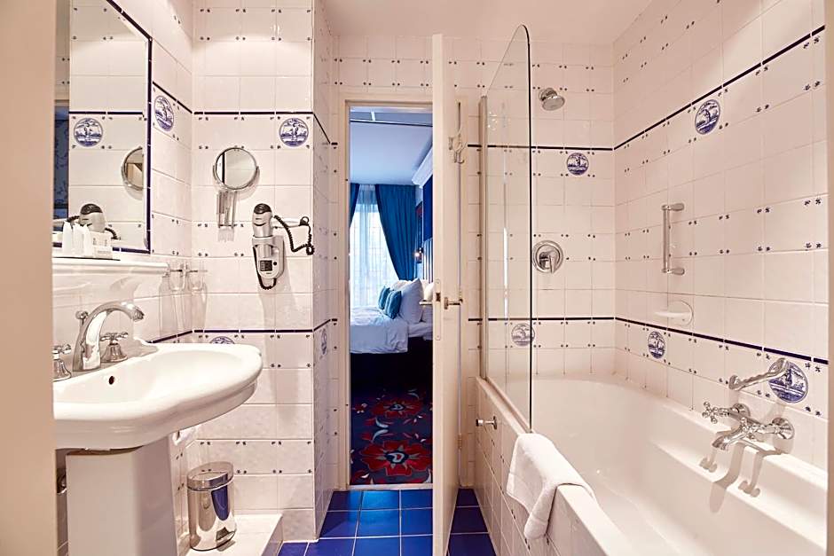 Carlton Ambassador Hotel