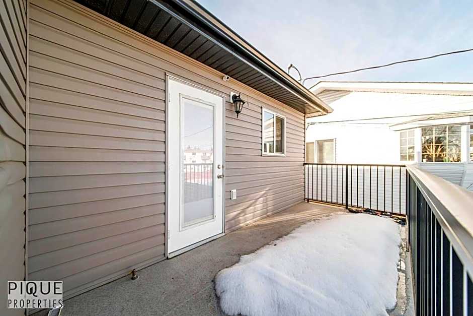 Tropical Oasis - King Beds - Free Netflix & Parking - Fast Wi-Fi