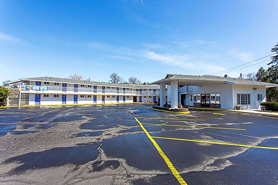 Motel 6 Pendleton, OR - West