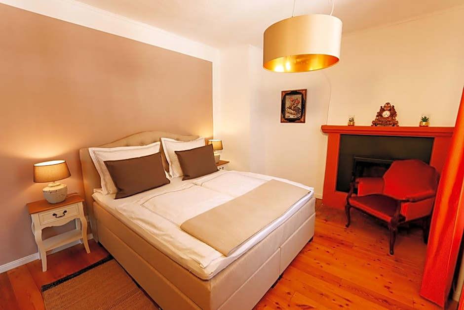 Photo 1 of 6 of Superior 1 King Bed