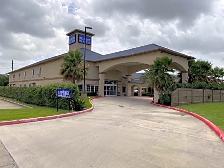 Regency Inn & Suites- NW Houston