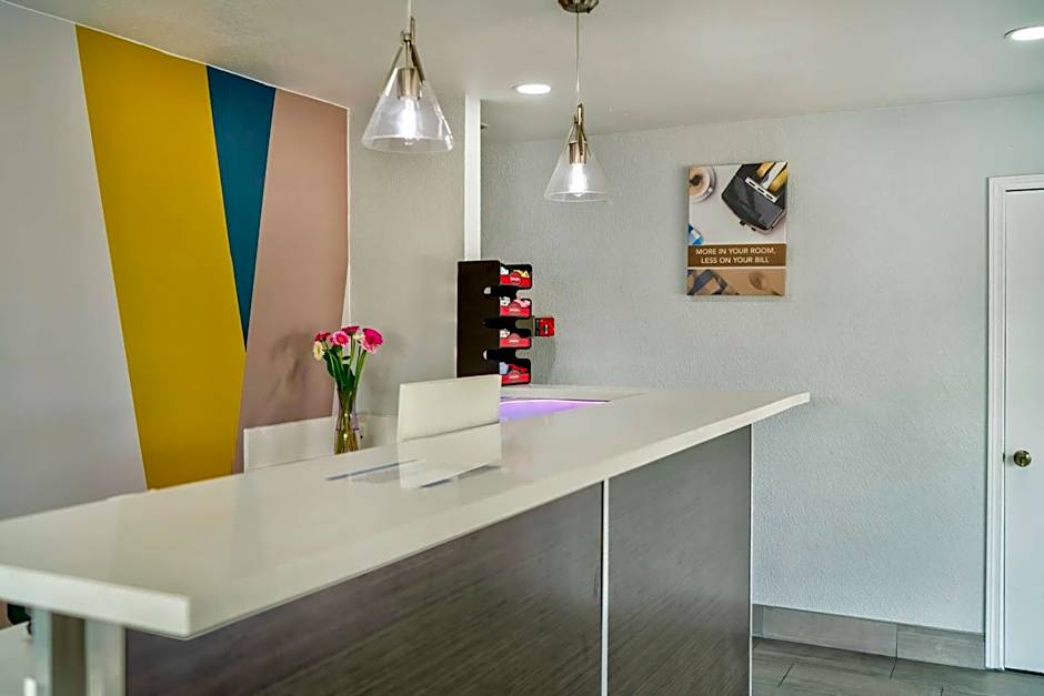 Studio 6 Suites - Albany, OR