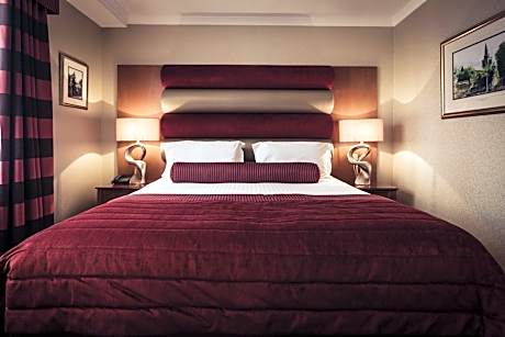 Club Room, 1 King Bed, Balcony, City View