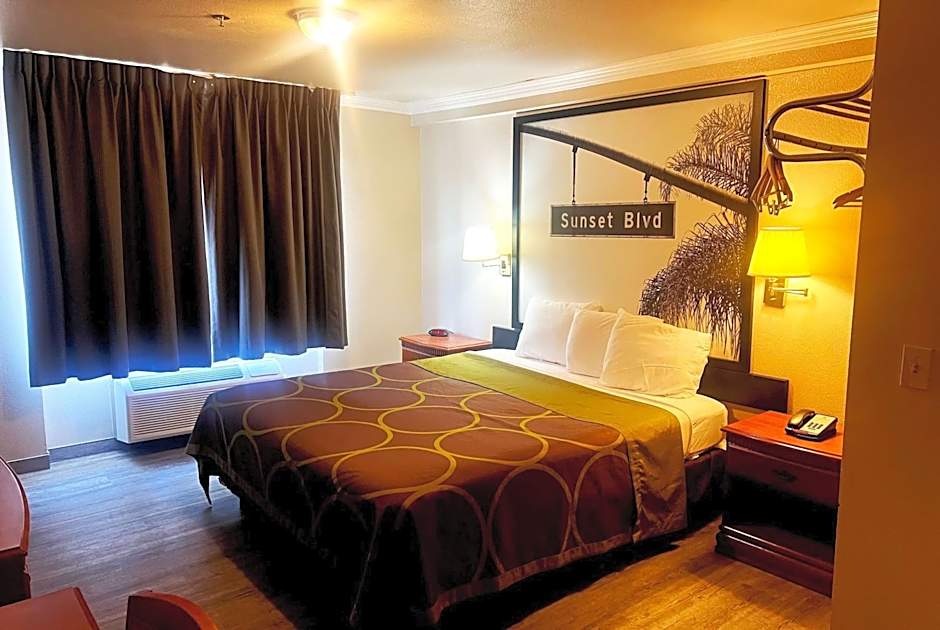 Super 8 by Wyndham Hollywood/LA Area