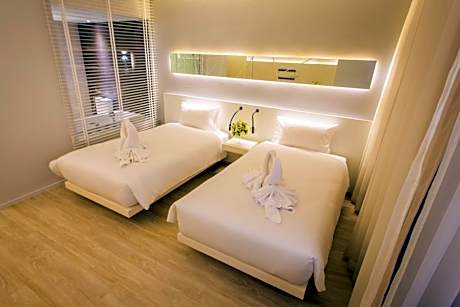 Deluxe Twin Suite with Bathtub