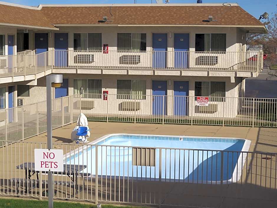 Motel 6-Mitchell, SD