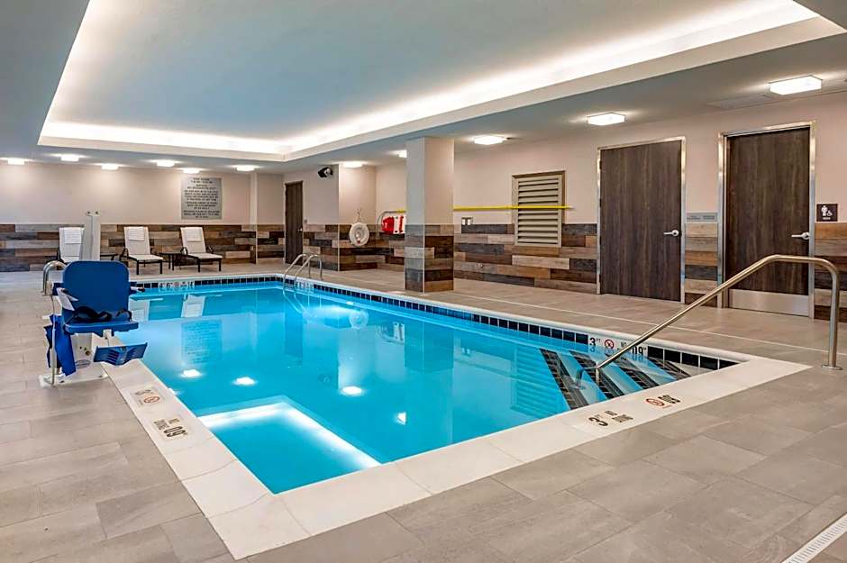 Cambria Hotel Louisville Downtown-Whiskey Row