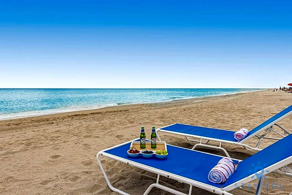 Spectacular View wBalcony Pool