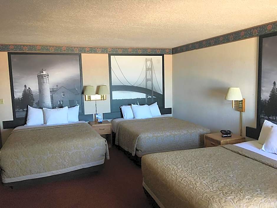 Super 8 by Wyndham Mackinaw City/Beachfront Area