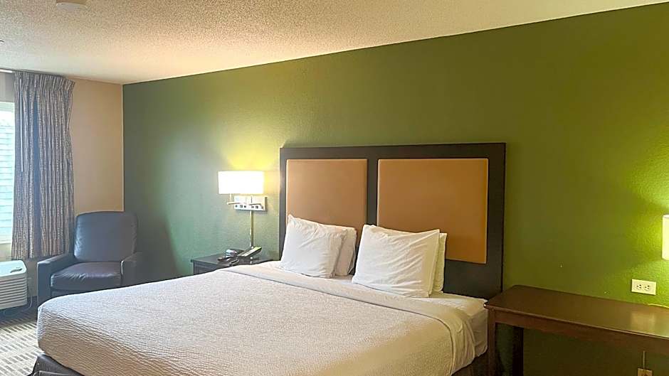 Studio 6 Chantilly VA Washington Dulles Airport