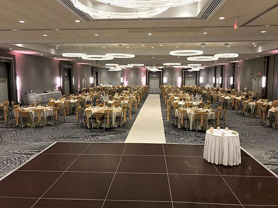 Holiday Inn Chicago Northwest/Crystal Lake/Convention Center By IHG