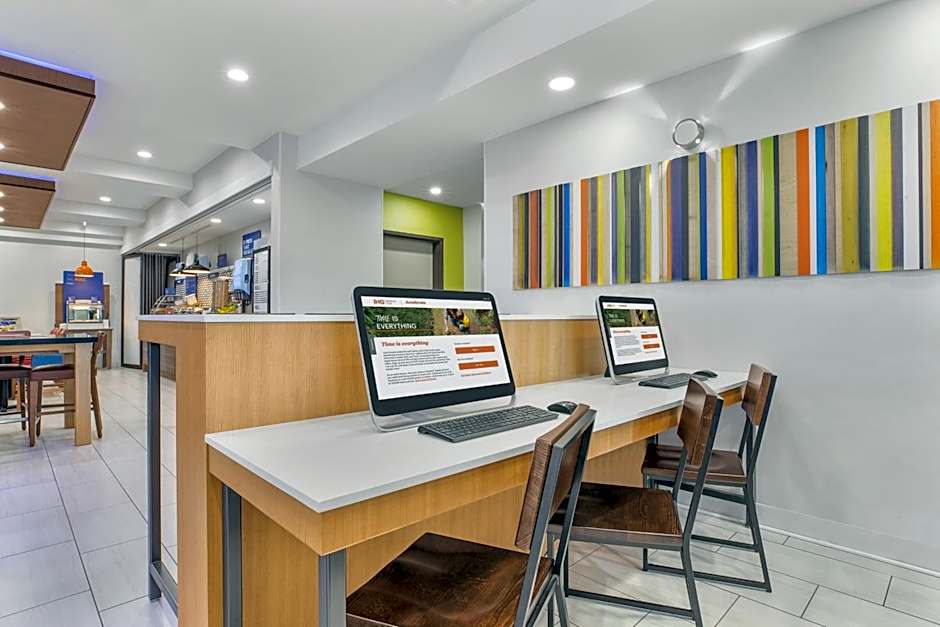 Holiday Inn Express Hotel & Suites Tacoma By IHG