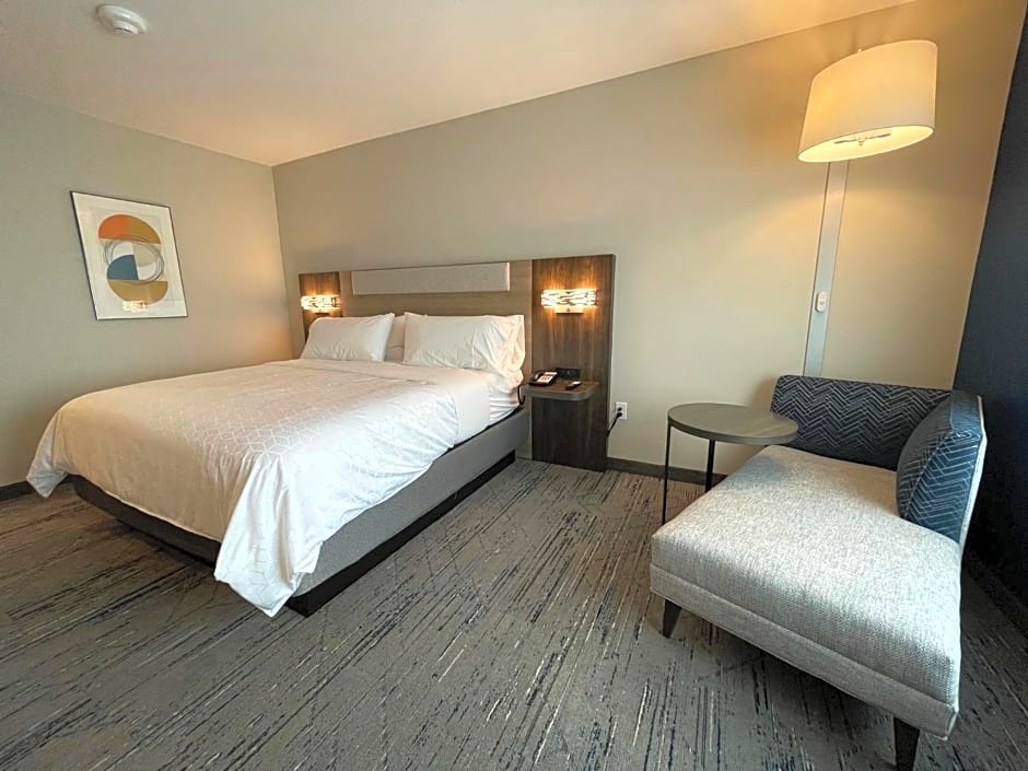 Holiday Inn Express and Suites Ft. Smith Airport By IHG