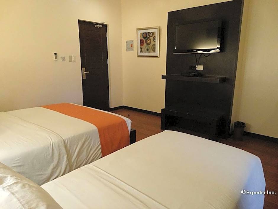 RedDoorz Plus @ Hotel Esse