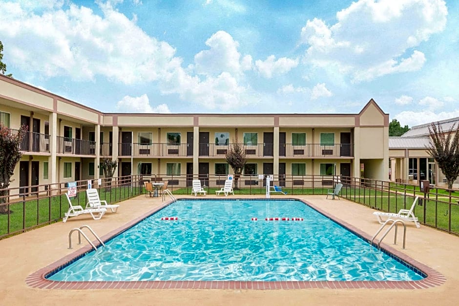 Super 8 By Wyndham Williamsburg