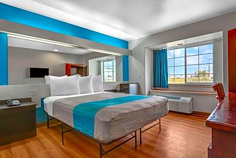 Queen Room - Non-Smoking