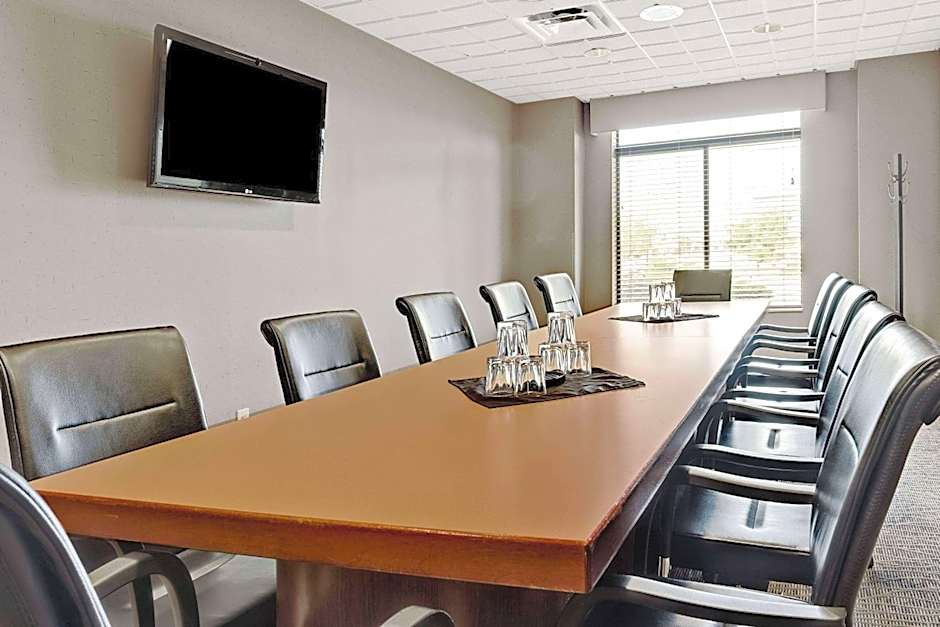 Wingate By Wyndham Fargo