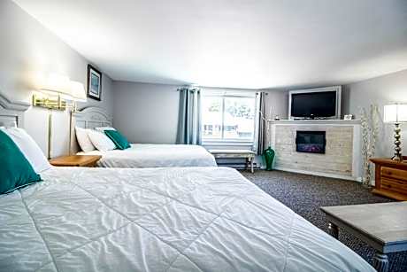 Deluxe Queen Suite