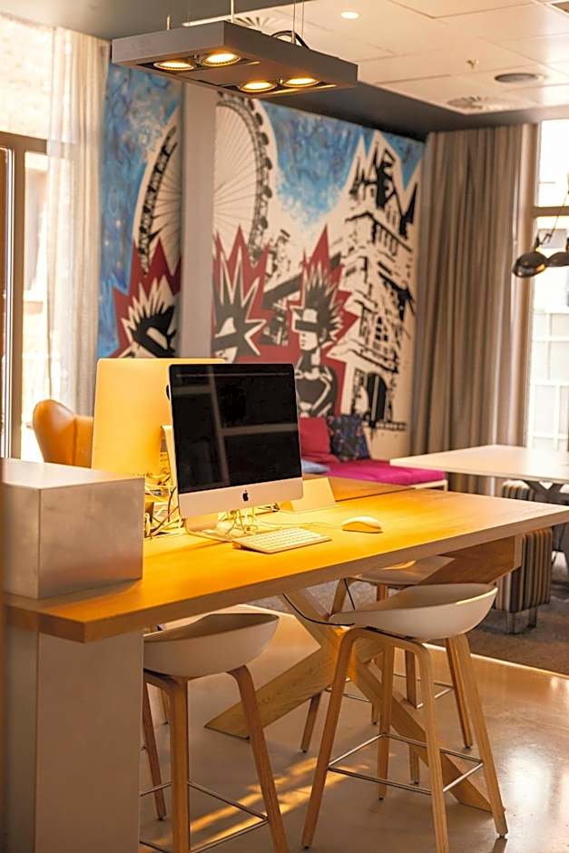 Moxy by Marriott London Excel