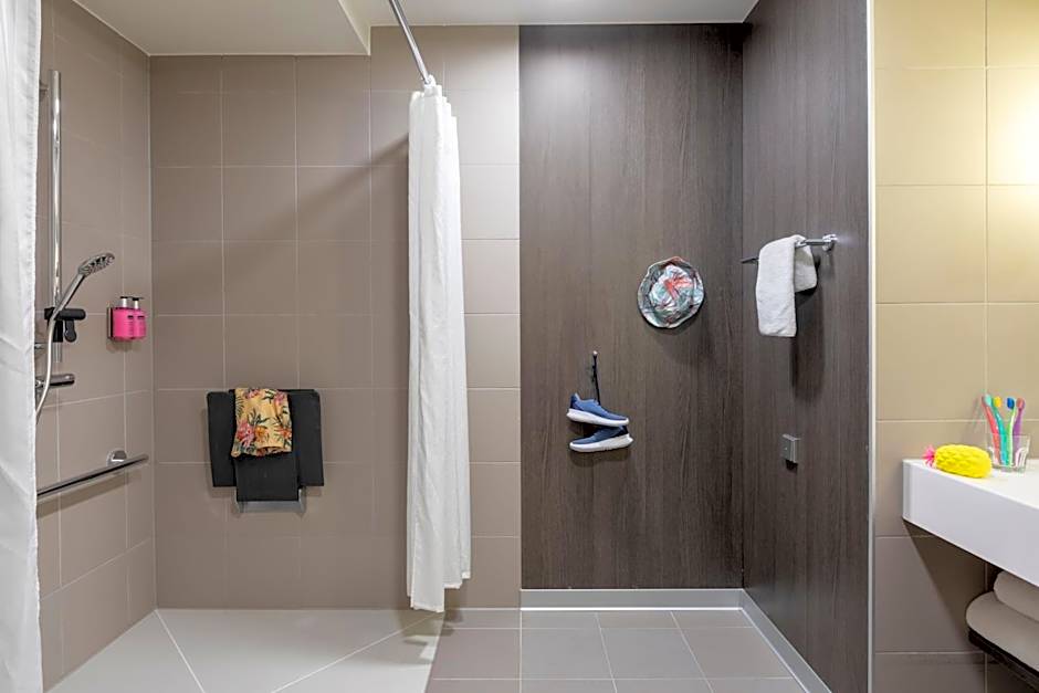 Moxy by Marriott Aberdeen Airport