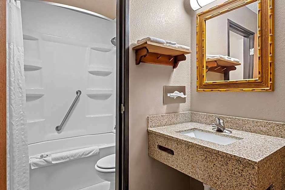 Super 8 by Wyndham Blue Earth