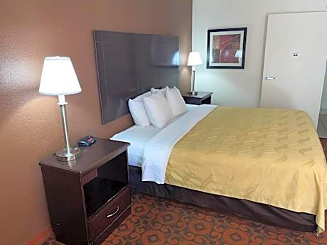 1 King Bed | Non-Smoking