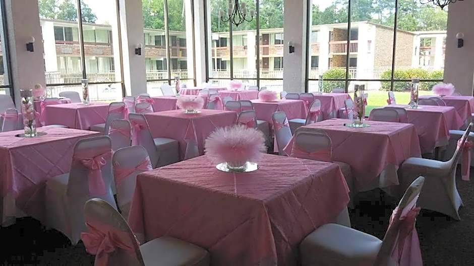 Landmark Inn